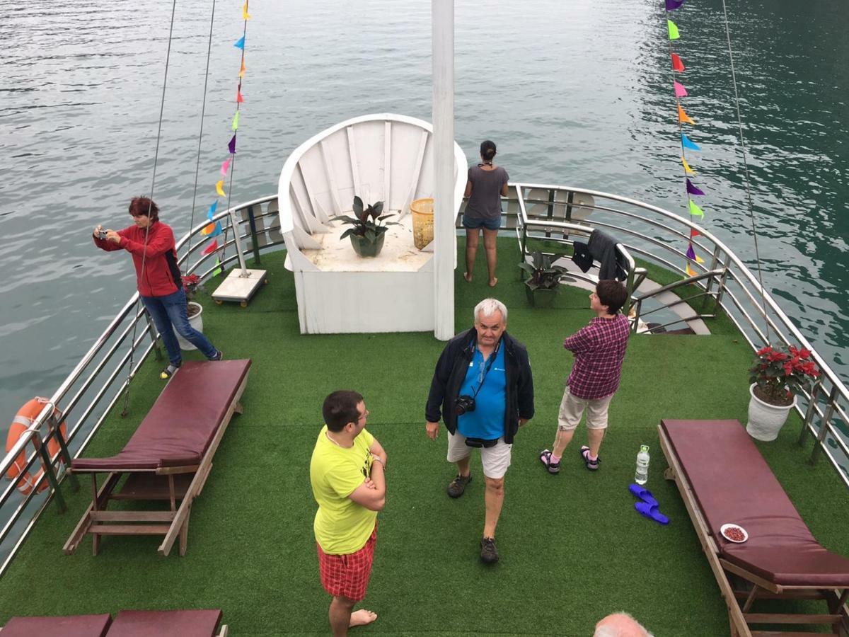Cat Ba Bay Cruises Hotel Dong Khe Sau Ngoại thất bức ảnh